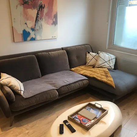 アパート Cozy And Comfortable 2-room In *