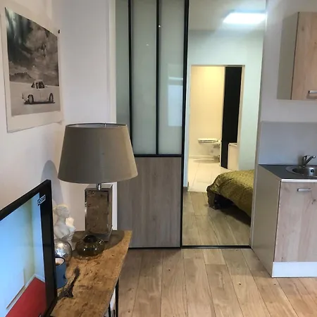 Cozy And Comfortable 2-room In *