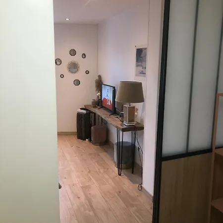 Cozy And Comfortable 2-room In * ルーアン