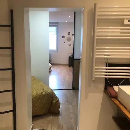 Cozy And Comfortable 2-room In アパート *