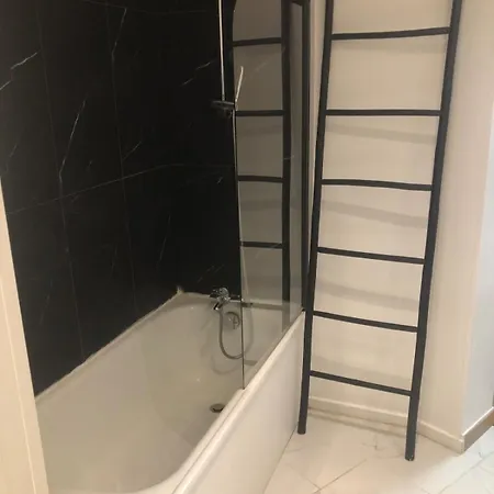 Cozy And Comfortable 2-room In *